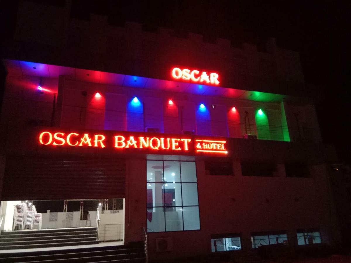 Oscar Banquet And Hotel Kālka 外观 照片